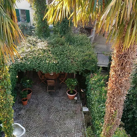 Ferienhaus Elegant Traditional Steps From The Lake, With Garden And Panoramic Terrace