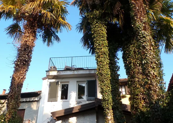 Elegant Traditional Steps From The Lake, With Garden And Panoramic Terrace Ferienhaus *