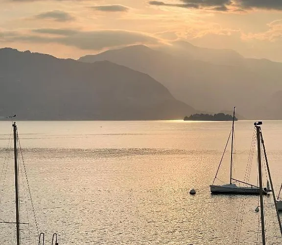 Elegant Traditional Steps From The Lake, With Garden And Panoramic Terrace Ferienhaus *