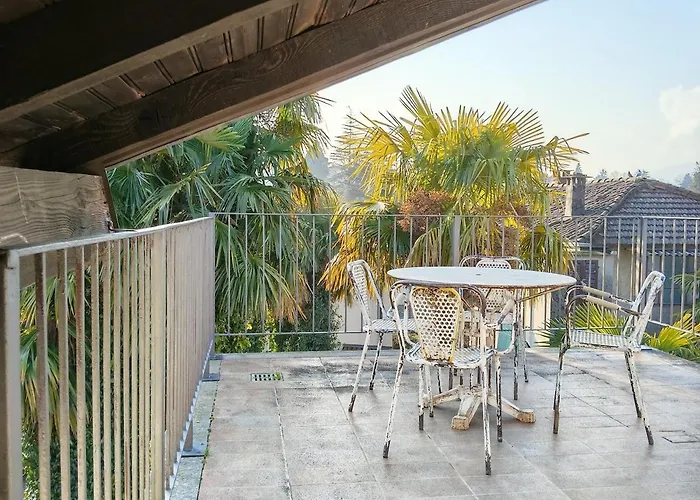 Ferienhaus Elegant Traditional Steps From The Lake, With Garden And Panoramic Terrace Cerro (Laveno-Mombello)