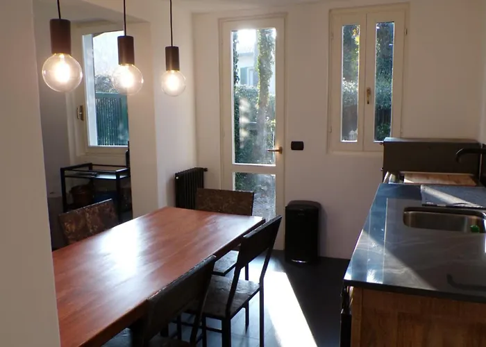 Elegant Traditional Steps From The Lake, With Garden And Panoramic Terrace *