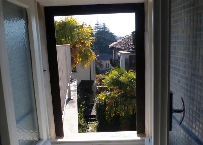 Elegant Traditional Steps From The Lake, With Garden And Panoramic Terrace Cerro (Laveno-Mombello)