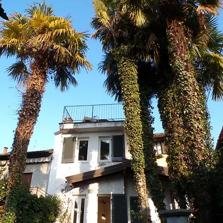 Elegant Traditional Steps From The Lake, With Garden And Panoramic Terrace Holiday home *