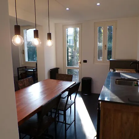 Elegant Traditional Steps From The Lake, With Garden And Panoramic Terrace *