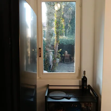 Vakantiehuis Elegant Traditional Steps From The Lake, With Garden And Panoramic Terrace *