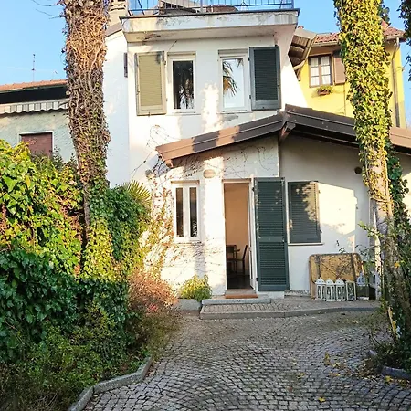 Elegant Traditional Steps From The Lake, With Garden And Panoramic Terrace Vakantiehuis