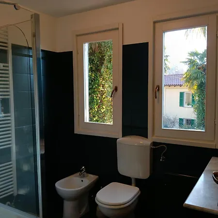 Elegant Traditional Steps From The Lake, With Garden And Panoramic Terrace Vakantiehuis Laveno-Mombello