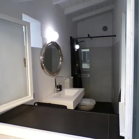 Vakantiehuis Elegant Traditional Steps From The Lake, With Garden And Panoramic Terrace Laveno-Mombello