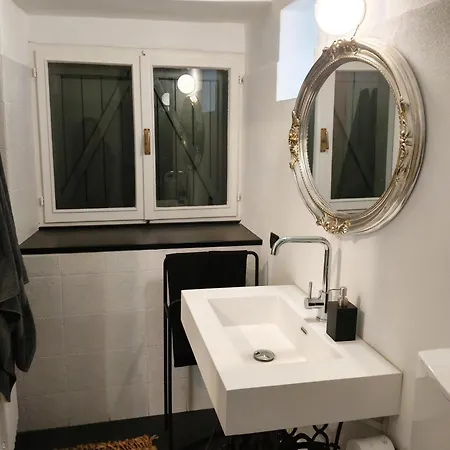 Elegant Traditional Steps From The Lake, With Garden And Panoramic Terrace Vakantiehuis Laveno-Mombello