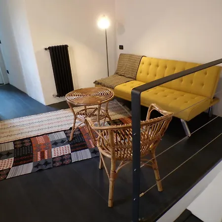 Vakantiehuis Elegant Traditional Steps From The Lake, With Garden And Panoramic Terrace