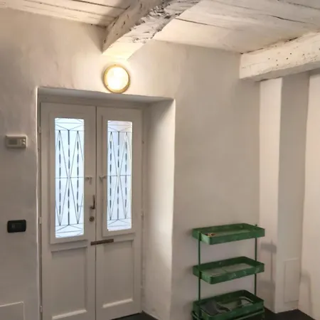 Vakantiehuis Elegant Traditional Steps From The Lake, With Garden And Panoramic Terrace