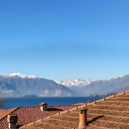 Elegant Traditional Steps From The Lake, With Garden And Panoramic Terrace Cerro (Laveno-Mombello)