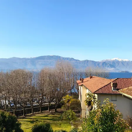 Elegant Traditional Steps From The Lake, With Garden And Panoramic Terrace *