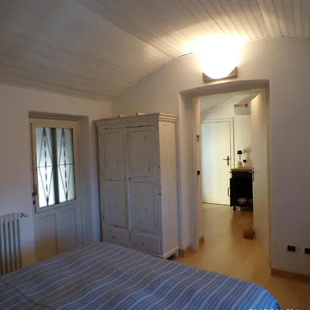 Elegant Traditional Steps From The Lake, With Garden And Panoramic Terrace