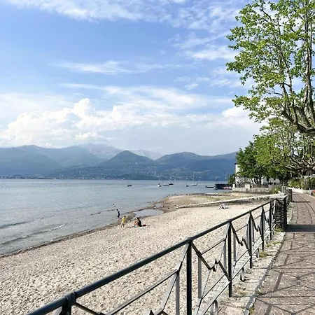 Elegant Traditional Steps From The Lake, With Garden And Panoramic Terrace
