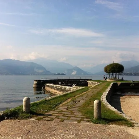 Elegant Traditional Steps From The Lake, With Garden And Panoramic Terrace *