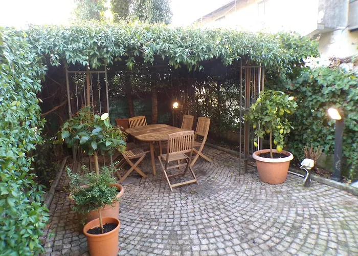 Feriehus Elegant Traditional Steps From The Lake, With Garden And Panoramic Terrace