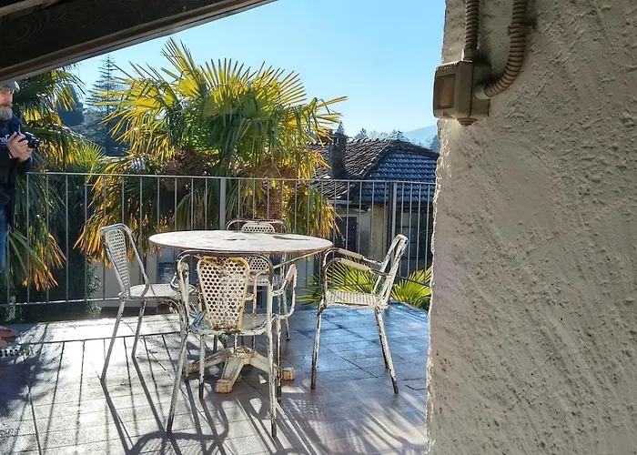 Elegant Traditional Steps From The Lake, With Garden And Panoramic Terrace Cerro (Laveno-Mombello)