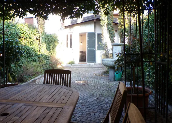 Holiday home Elegant Traditional Steps From The Lake, With Garden And Panoramic Terrace