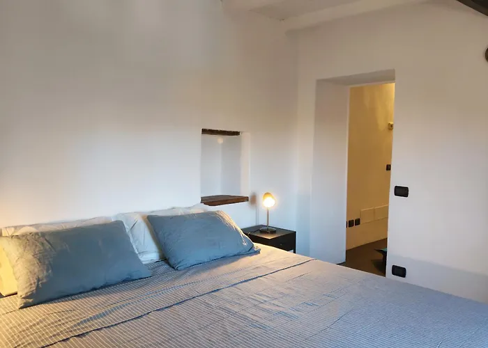 Elegant Traditional Steps From The Lake, With Garden And Panoramic Terrace Feriehus Cerro (Laveno-Mombello)