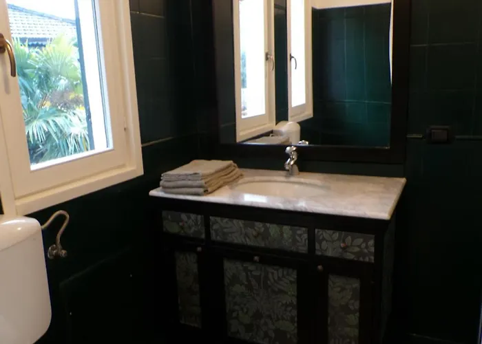 Elegant Traditional Steps From The Lake, With Garden And Panoramic Terrace Feriehus Cerro (Laveno-Mombello)