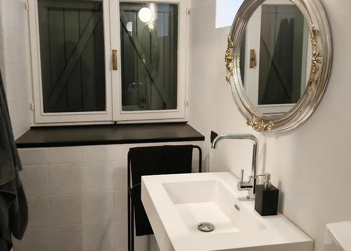 Elegant Traditional Steps From The Lake, With Garden And Panoramic Terrace Feriehus Cerro (Laveno-Mombello)