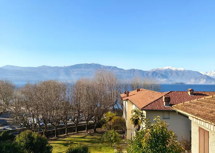 Elegant Traditional Steps From The Lake, With Garden And Panoramic Terrace *