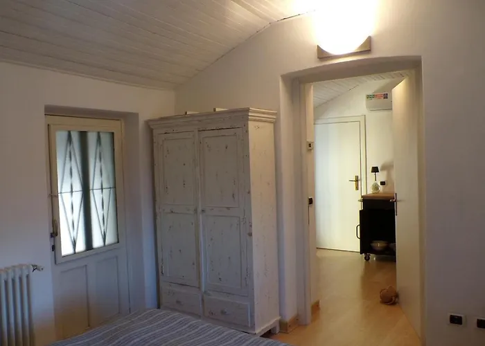 Elegant Traditional Steps From The Lake, With Garden And Panoramic Terrace