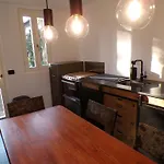 Сasa de vacaciones Elegant Traditional Steps From The Lake, With Garden And Panoramic Terrace Cerro (Laveno-Mombello)
