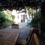 Сasa de vacaciones Elegant Traditional Steps From The Lake, With Garden And Panoramic Terrace