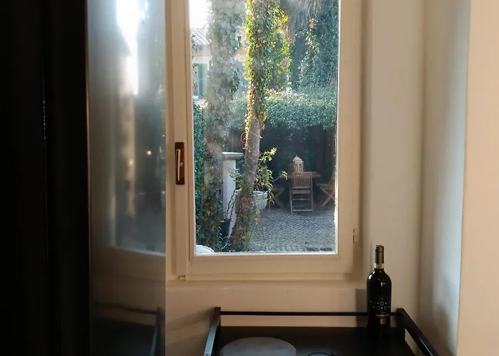 Σπίτι διακοπών Elegant Traditional Steps From The Lake, With Garden And Panoramic Terrace *