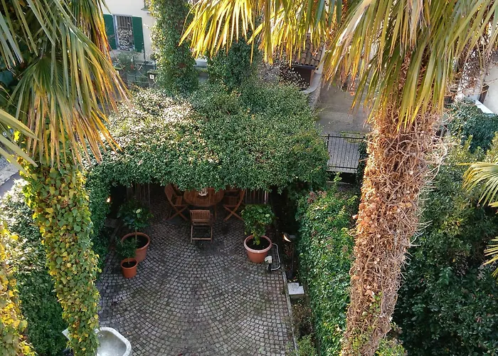 Σπίτι διακοπών Elegant Traditional Steps From The Lake, With Garden And Panoramic Terrace