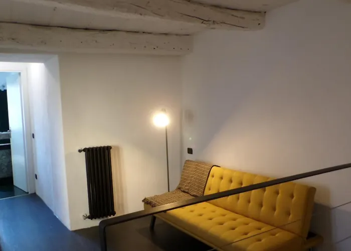 Elegant Traditional Steps From The Lake, With Garden And Panoramic Terrace