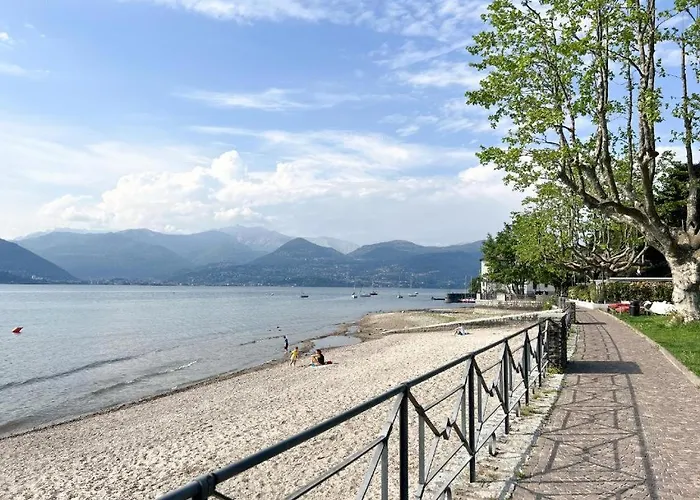 Elegant Traditional Steps From The Lake, With Garden And Panoramic Terrace