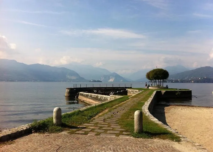 Elegant Traditional Steps From The Lake, With Garden And Panoramic Terrace *